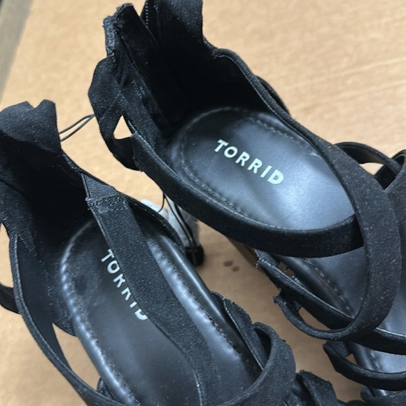 Torrid Black Strappy Ankle Wrap Wooden Heel Chunky Sandals Womens Size 8.5 NWT - Picture 7 of 14